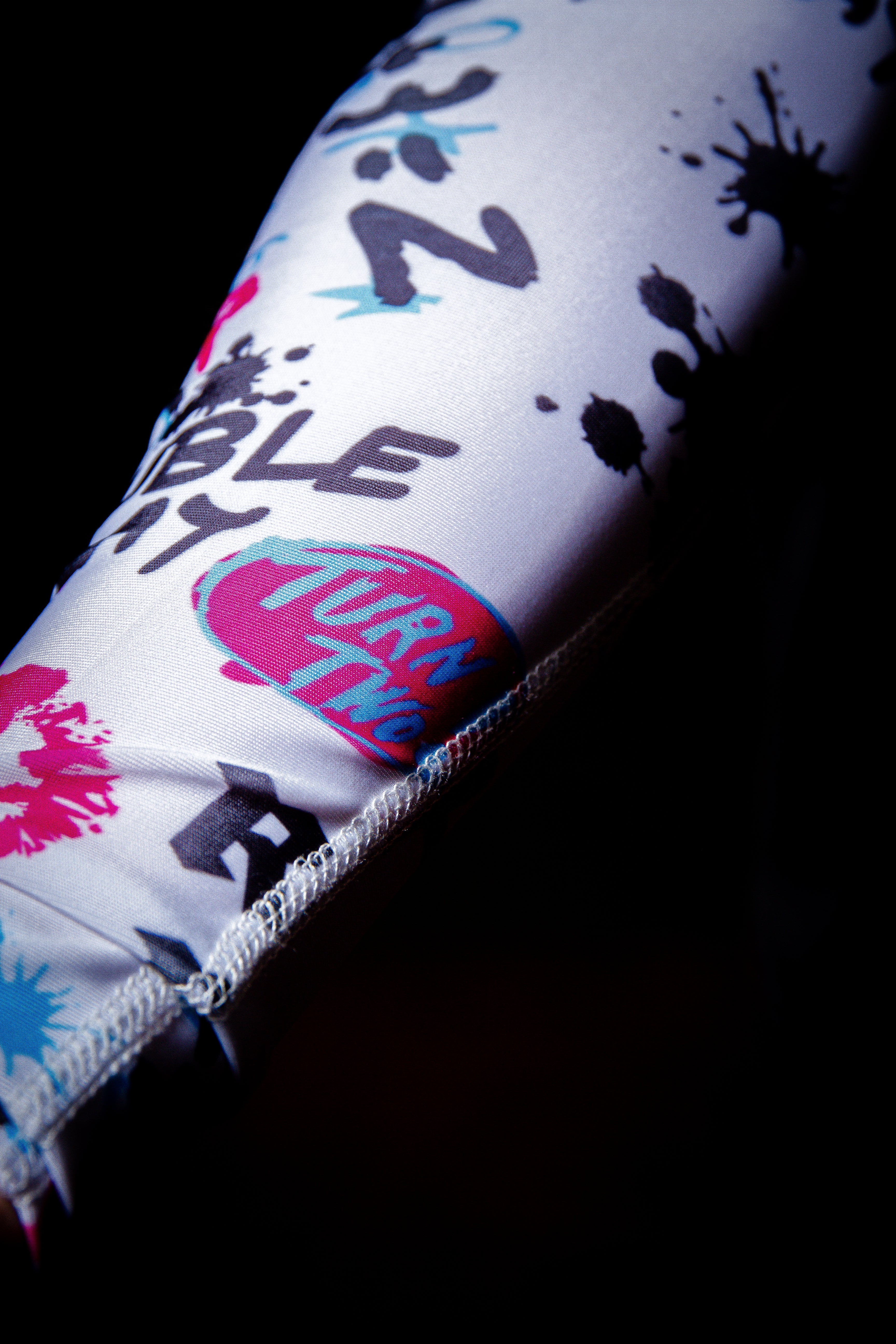 TURN TWO ARM SLEEVE - ADULT WHITE